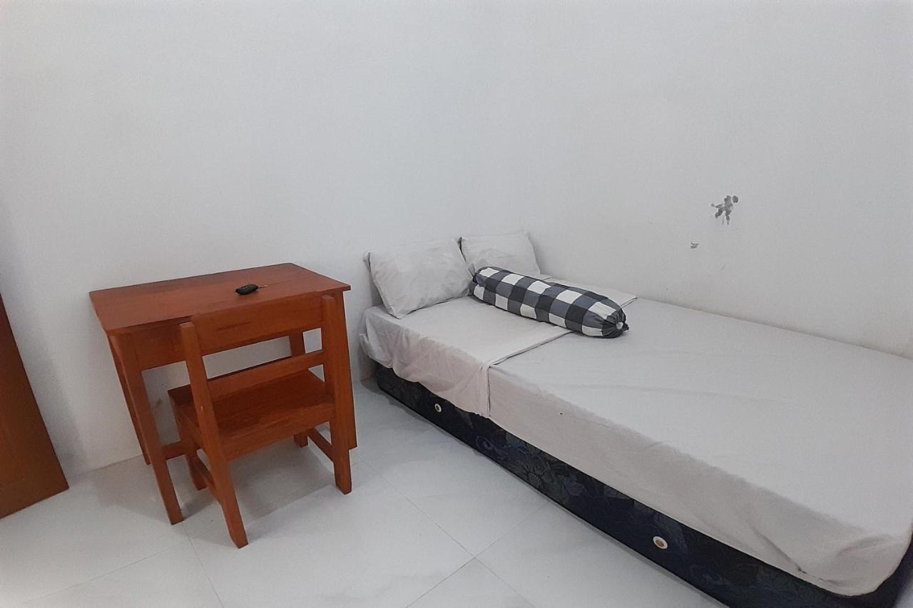 Spot On 93410 Wisma Bintang Jepara Esterno foto