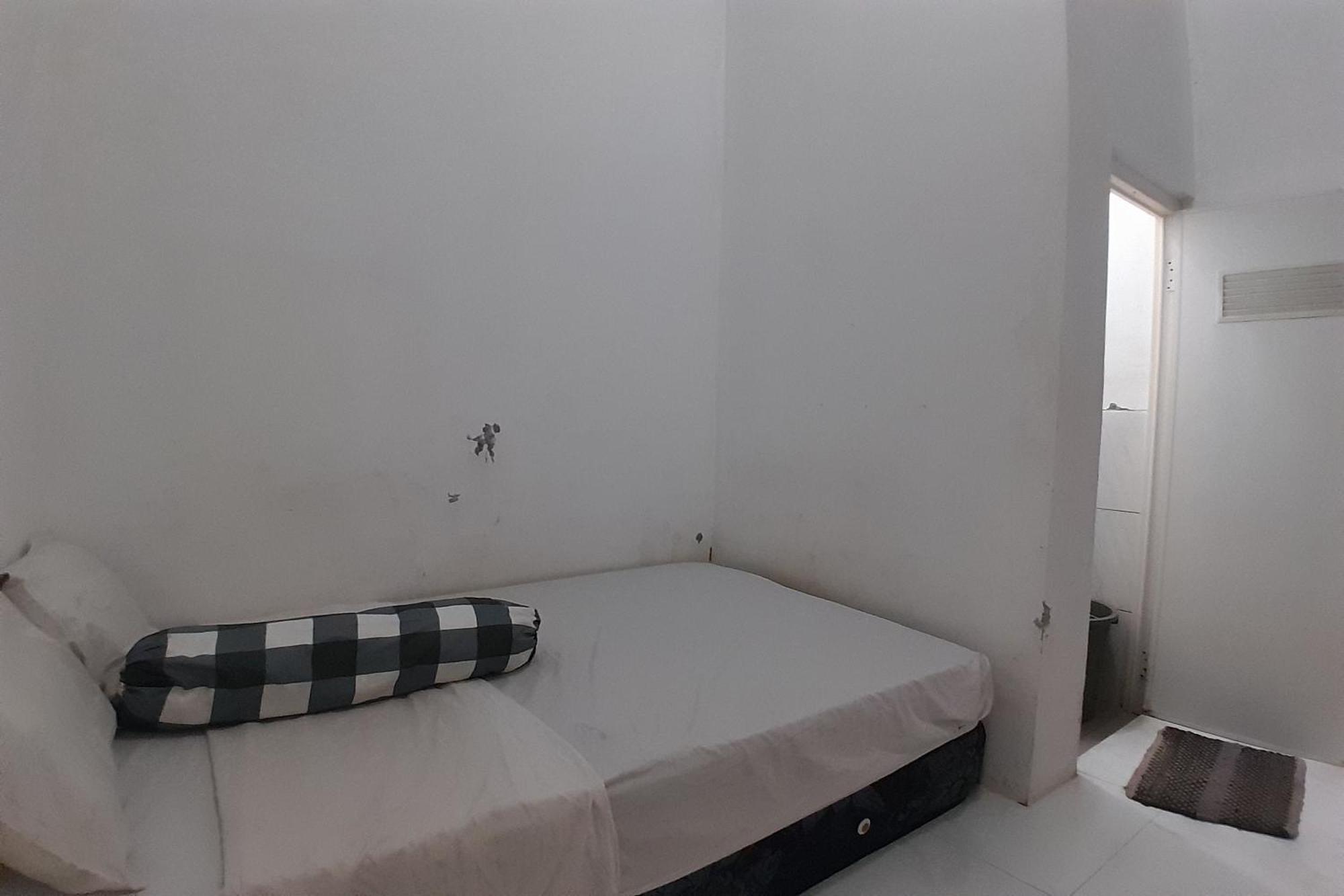 Spot On 93410 Wisma Bintang Jepara Esterno foto